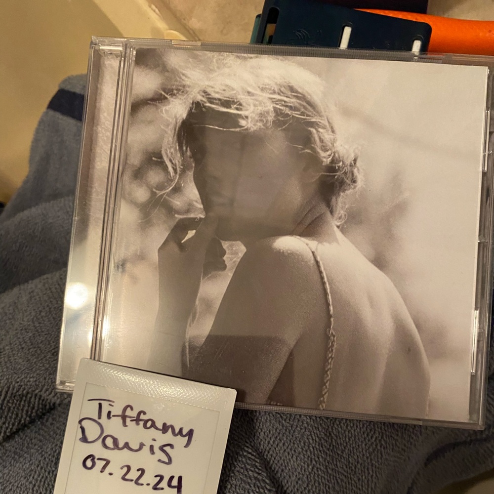 Taylor Swift folklore “Meet Me Behind The Mall” edition